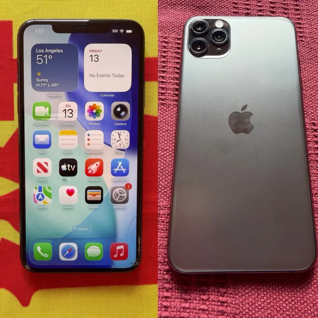 Apple iPhone 11 Pro Max Space Gray 256GB  Unlocked *CRACKED*