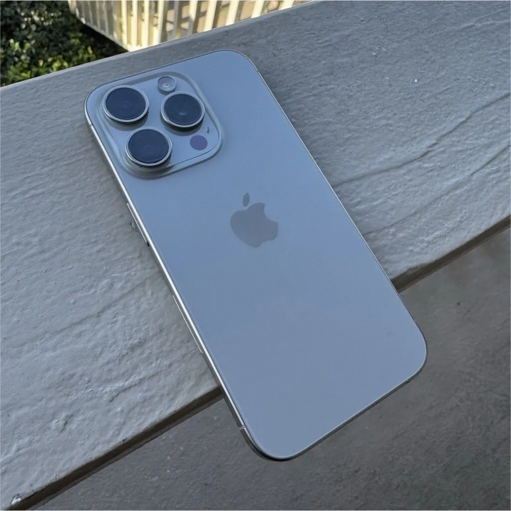 Apple iPhone 15 Pro Natural Titanium