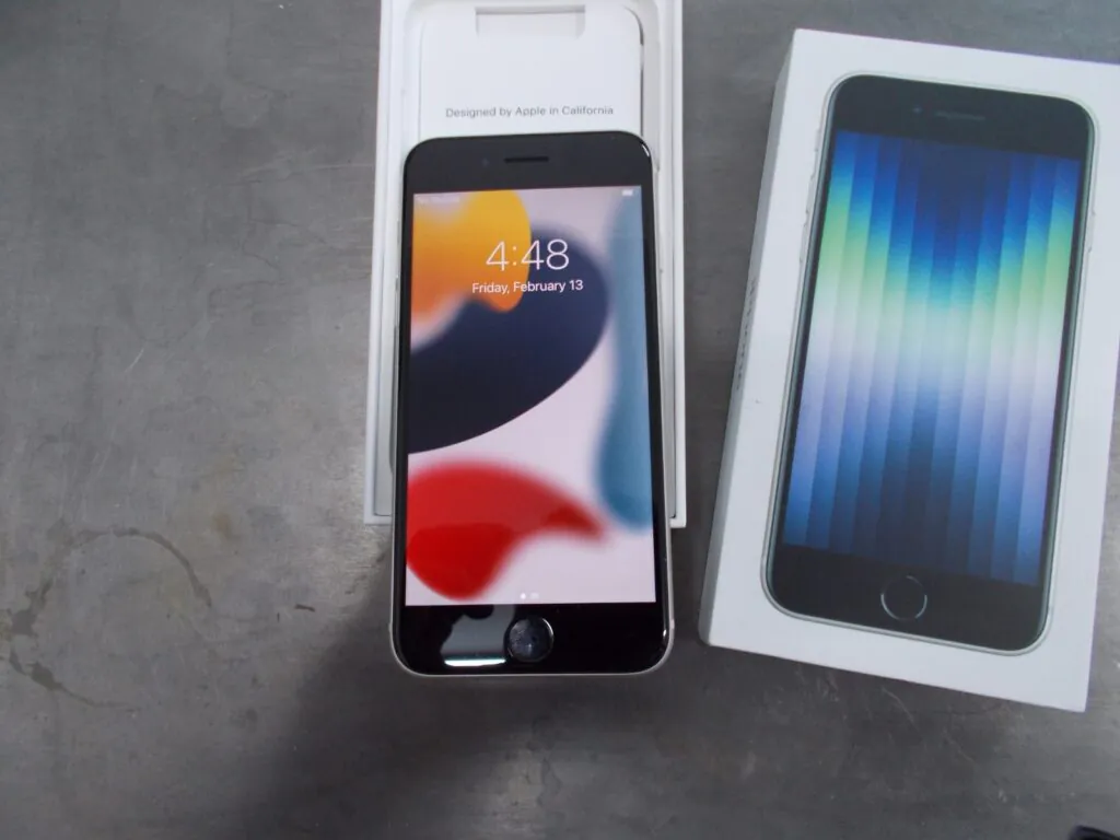 Apple iPhone SE (2022) – 64 GB – Starlight (T-Mobile)