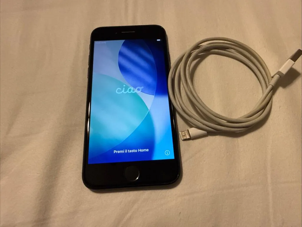 Apple iPhone SE 3rd Gen 64GB Unlocked Midnight A2595 MMX53LL/A