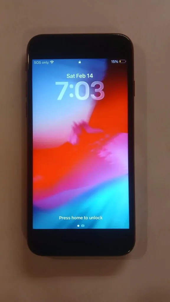 Apple iPhone SE (2020) – 64 GB – (PRODUCT)RED (Unlocked) In Excellent Condition