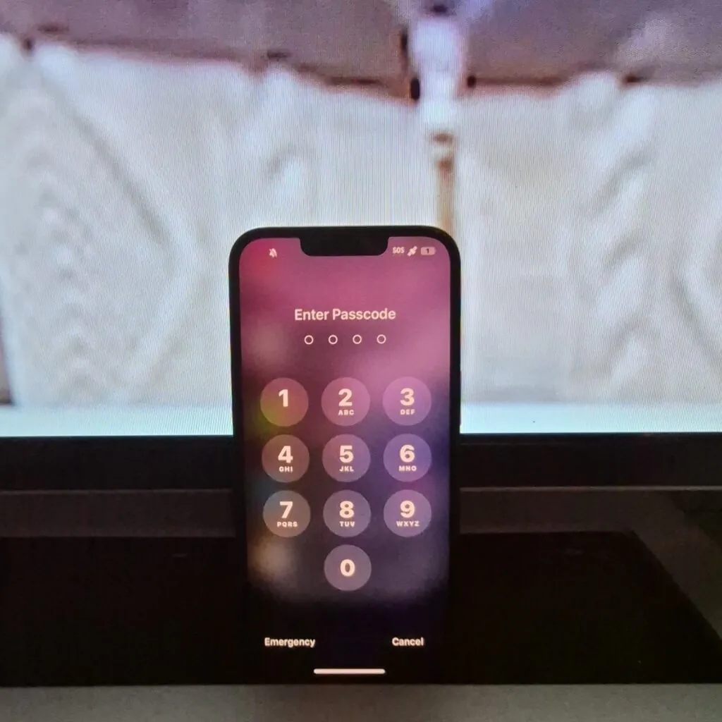 Apple iPhone 16e 128GB Black iOS 18.5 Wi-Fi Built-In Front Camera MDØD4LL/A