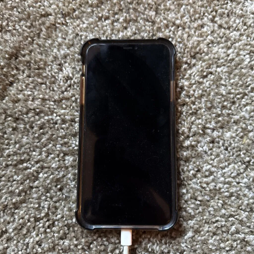 Apple iPhone 11 Pro Max- 256 GB – White (Unlocked) (Pre Owned) Good Condition