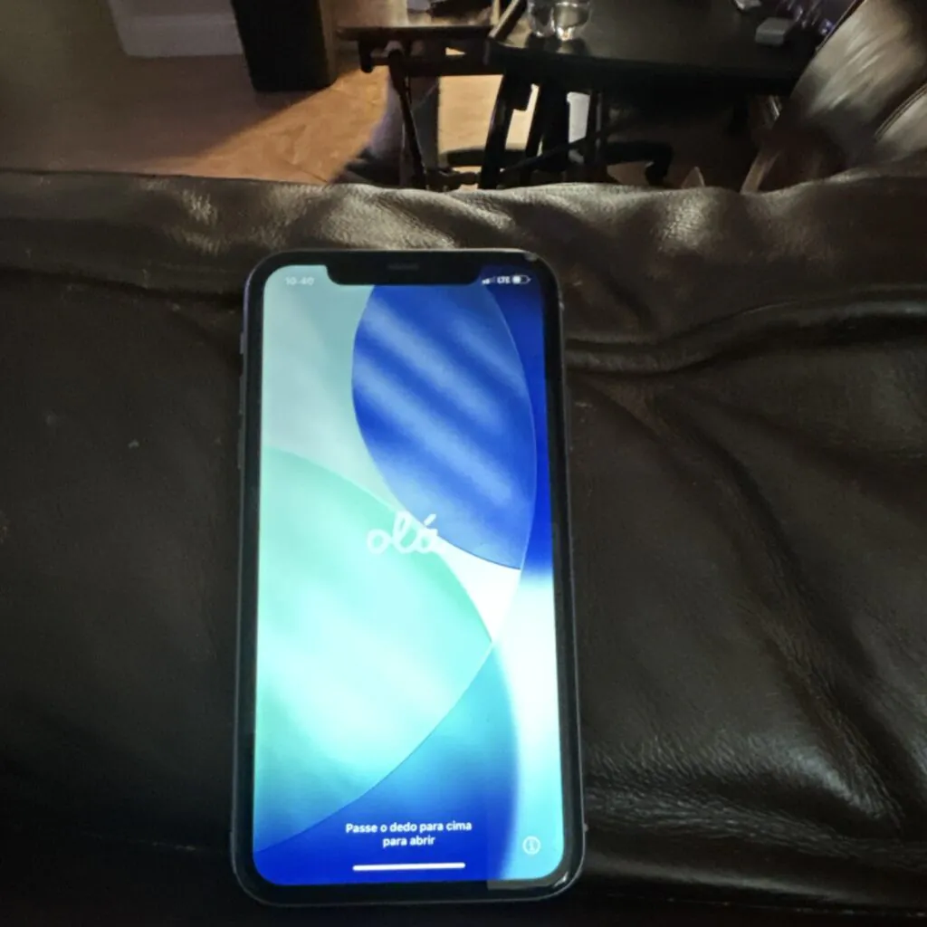 Apple iPhone 11 Purple Wi-Fi Bluetooth NFC Lightning iOS Smartphone