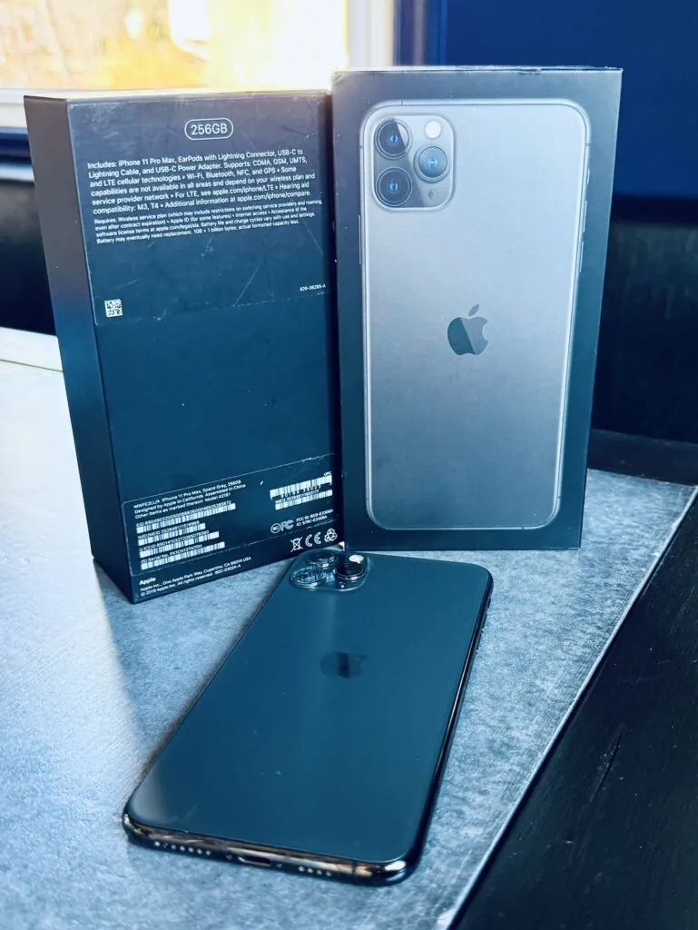 Apple iPhone 11 Pro Max Space Gray 256 GB UNLOCKED