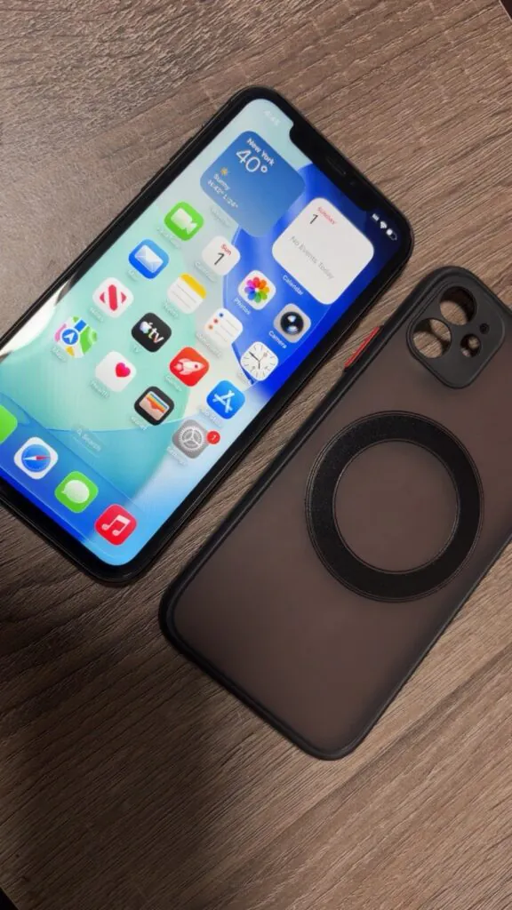 iPhone 11 64GB Unlocked in good condition *read description*