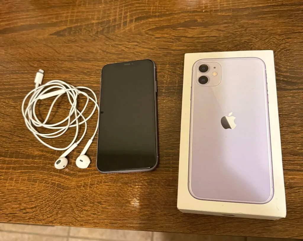Apple iPhone 11 – 64 GB – Purple (Unlocked)