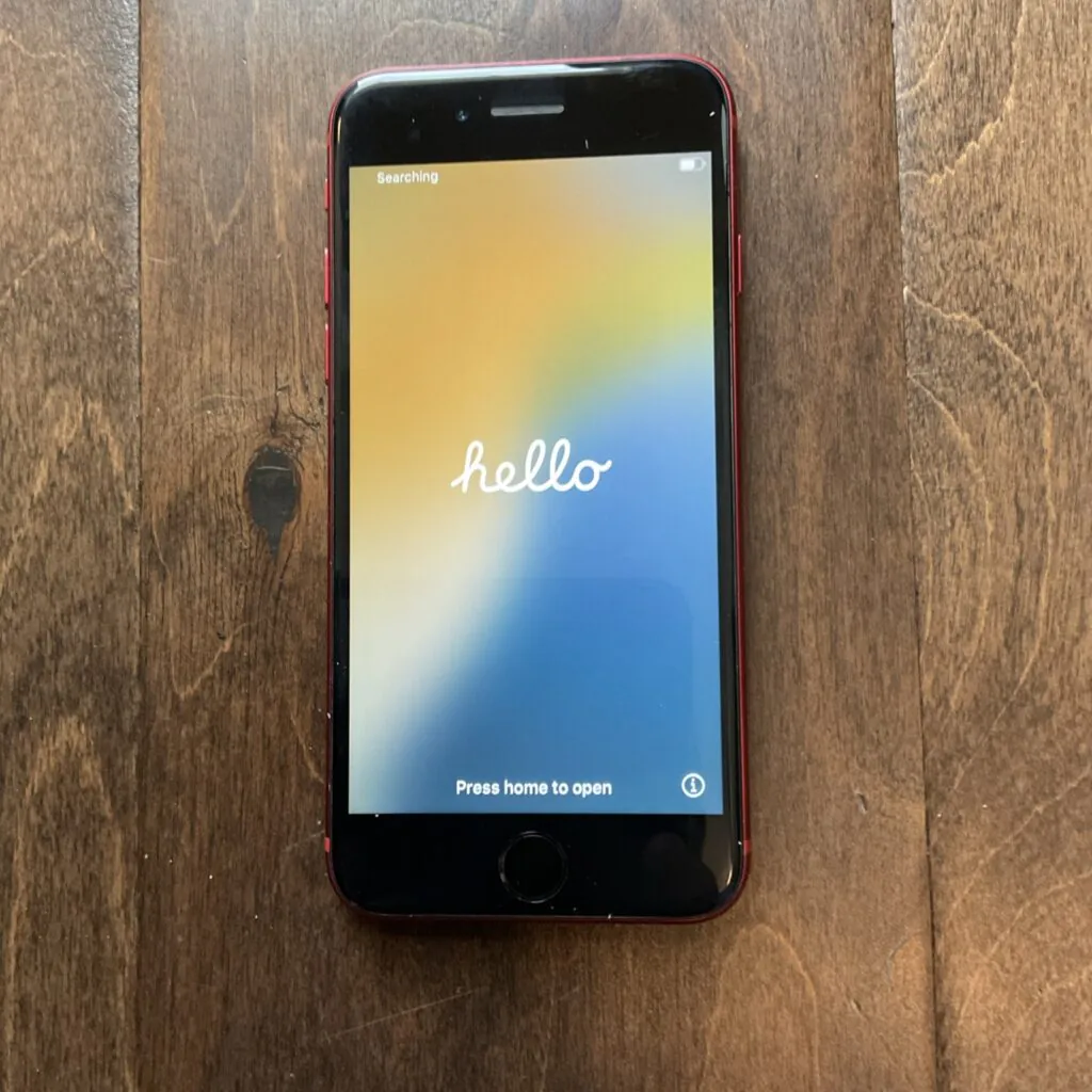 Apple iPhone SE 64 GB RED  Unlocked Works Perfect