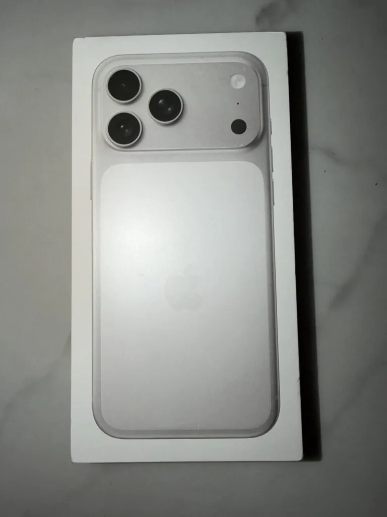 iphone 17 pro max (Us Reseller)new 256gb Locks To First US Carrier Sim Card