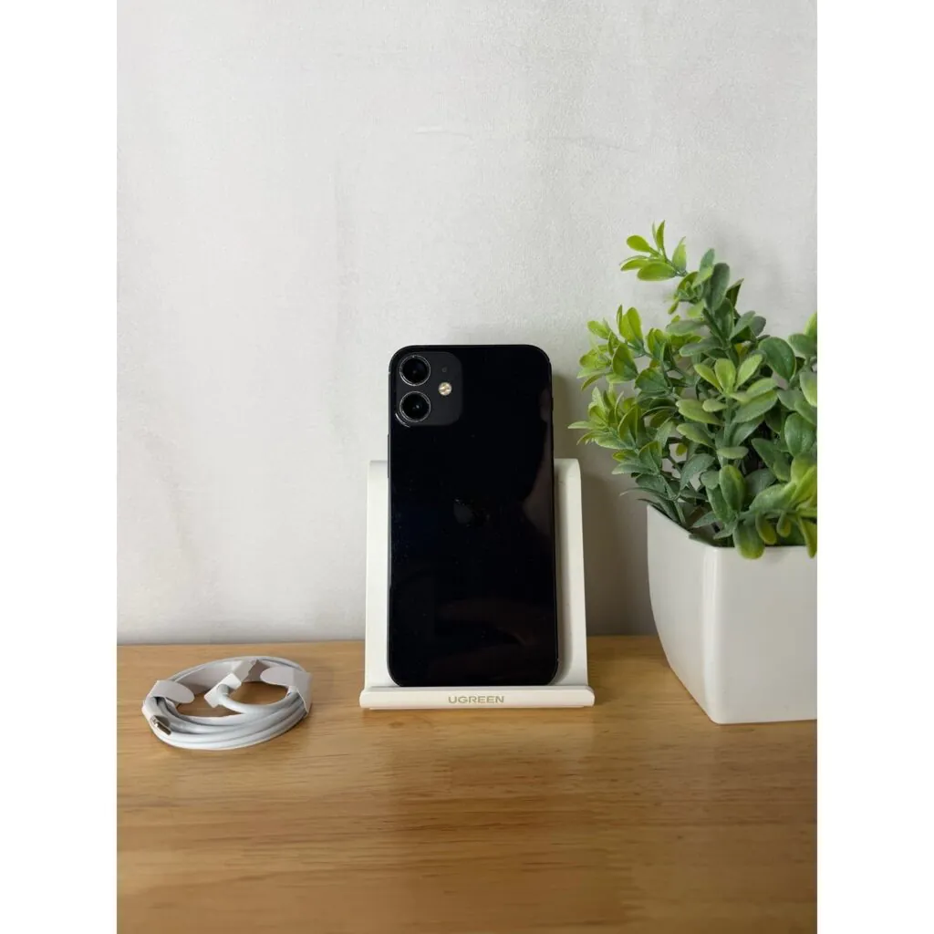 Apple iPhone 12 Mini 64GB in Black – Fully Unlocked – Flawed