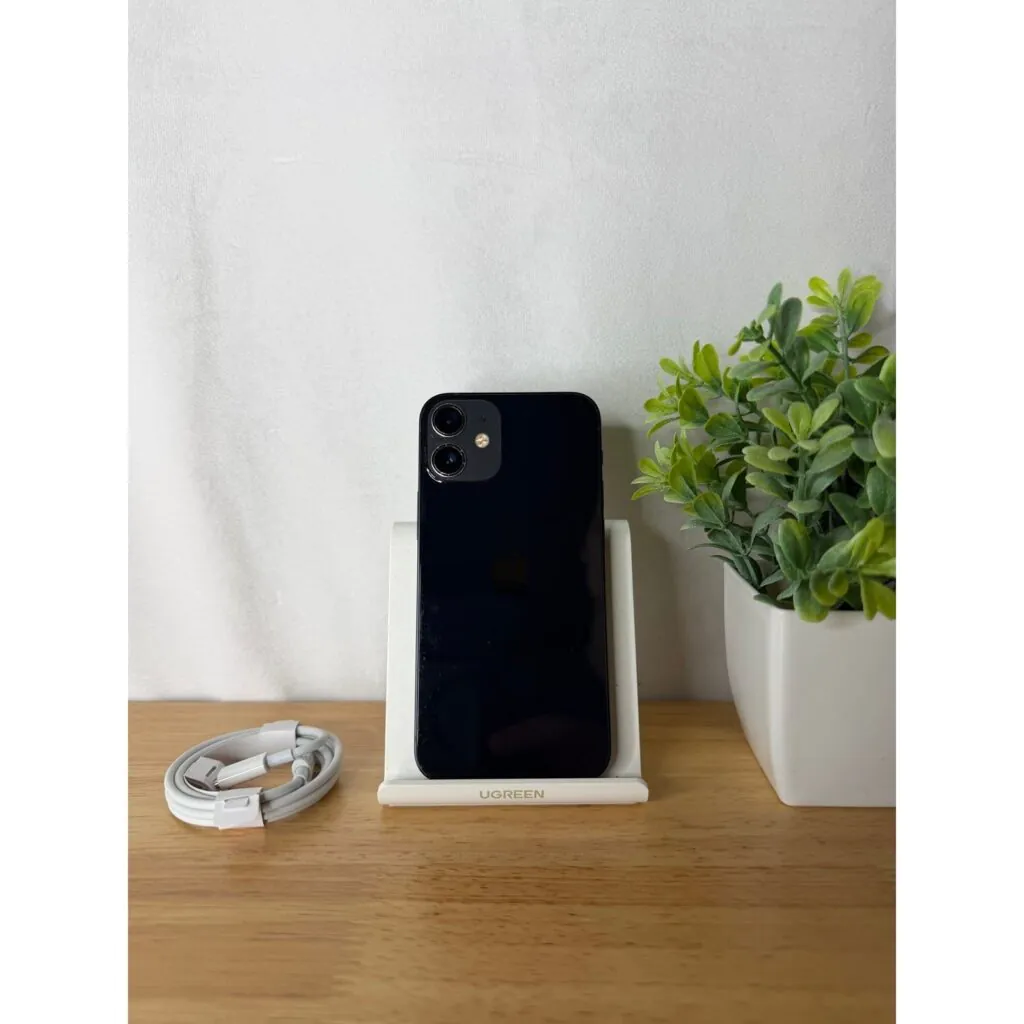 Apple iPhone 12 Mini 64GB in Black – Fully Unlocked – Flawed