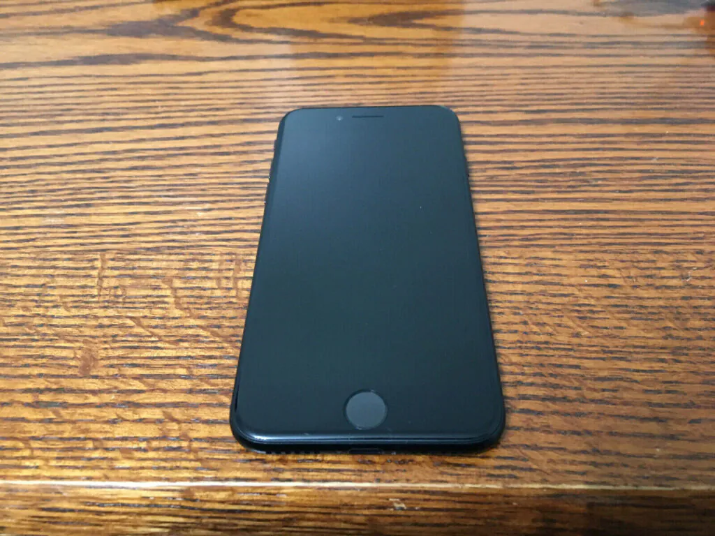 Apple iPhone SE 2020 (2nd Gen) 64GB Black (Unlocked) A2275.  Excellent Condition