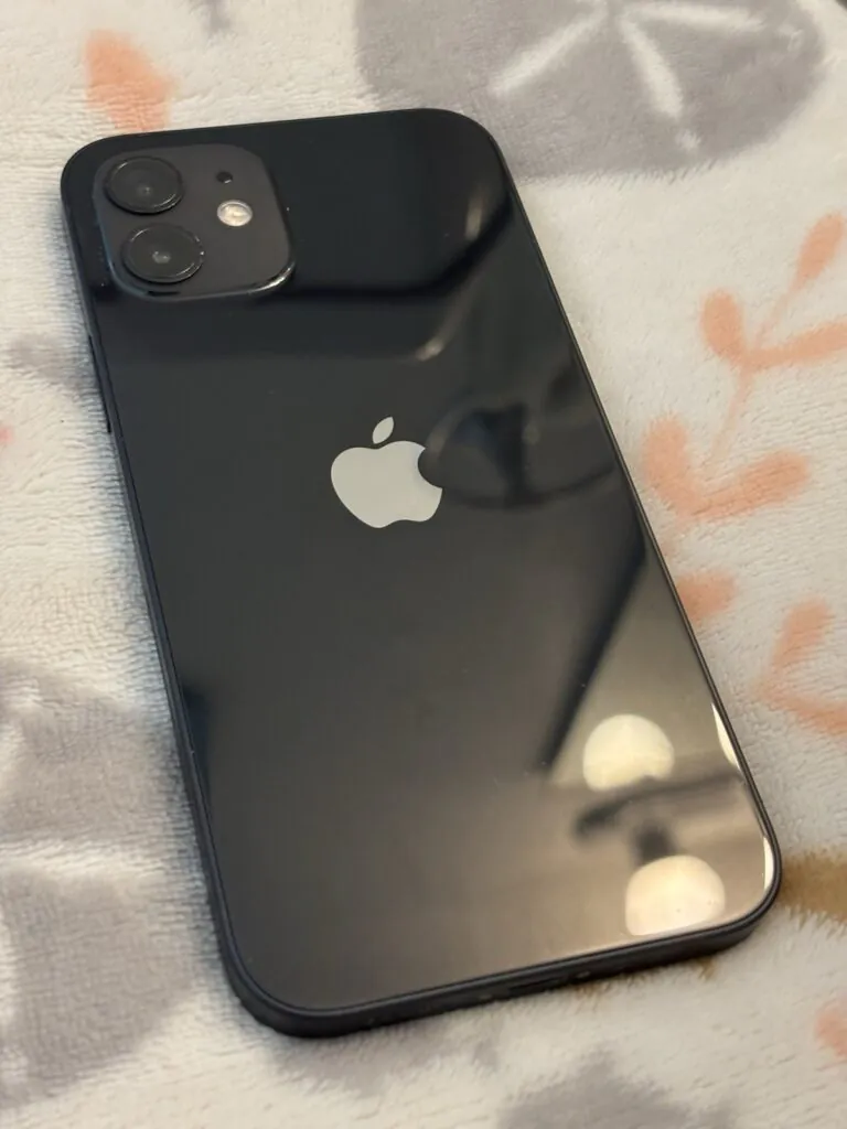 Black iPhone 12, 64 GB Locked Boost Mobile