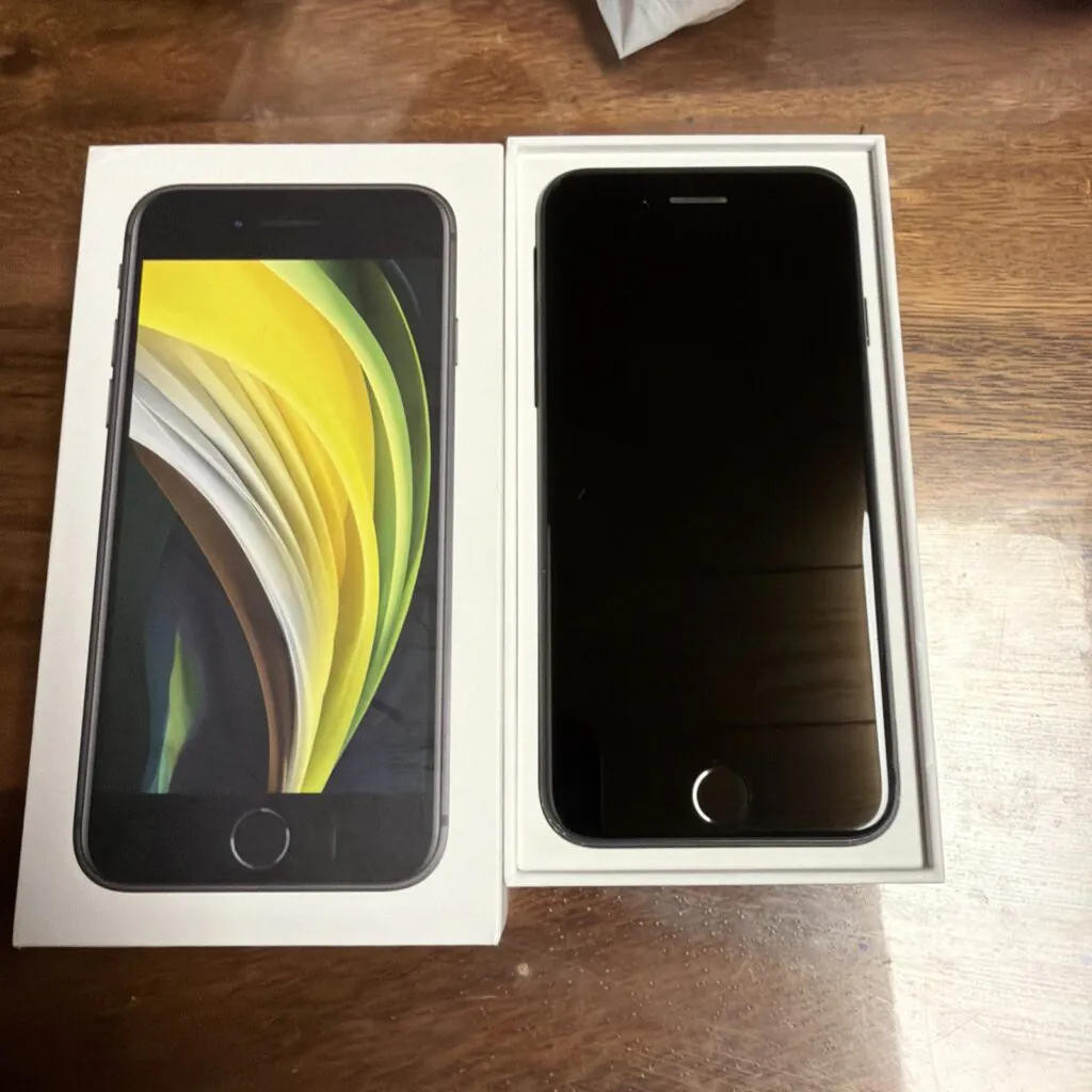Apple iPhone SE 2nd Gen 2020 64GB AT&T Black, Used Very Good Condition