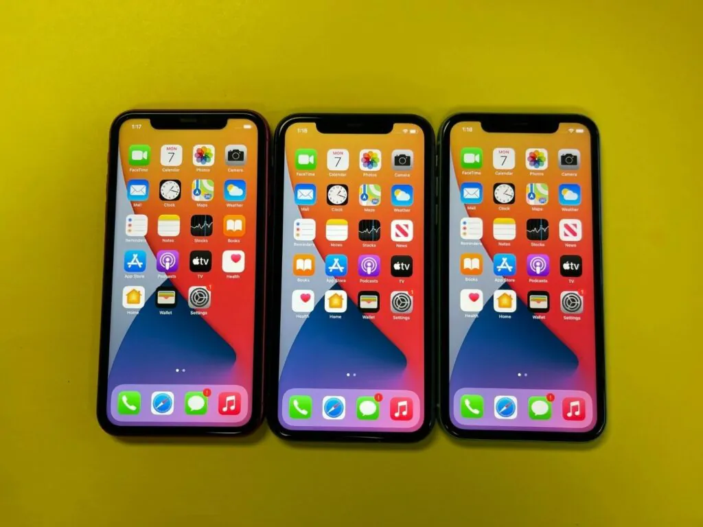 Apple iPhone 11 – 64GB 128GB 256GB (Unlocked) Black Red Green – Good Condition