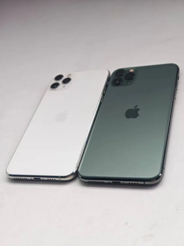 Apple iPhone 11 Pro Max – 64 GB/256GB / 512GB – Unlocked – Good Condition