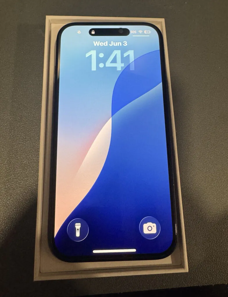 Apple iPhone 16