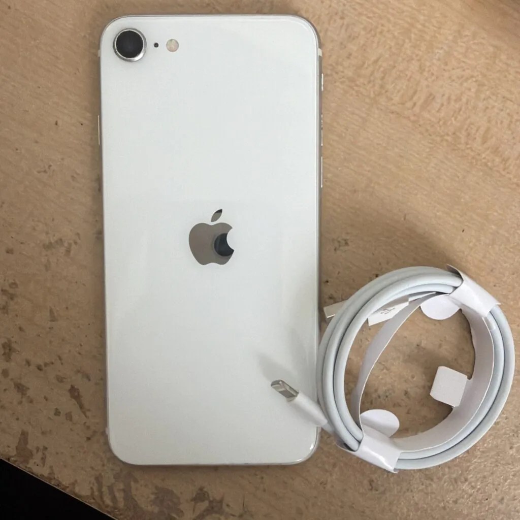 Apple iPhone SE (2020) 2nd Gen. 128 GB White (Unlocked) Smartphone