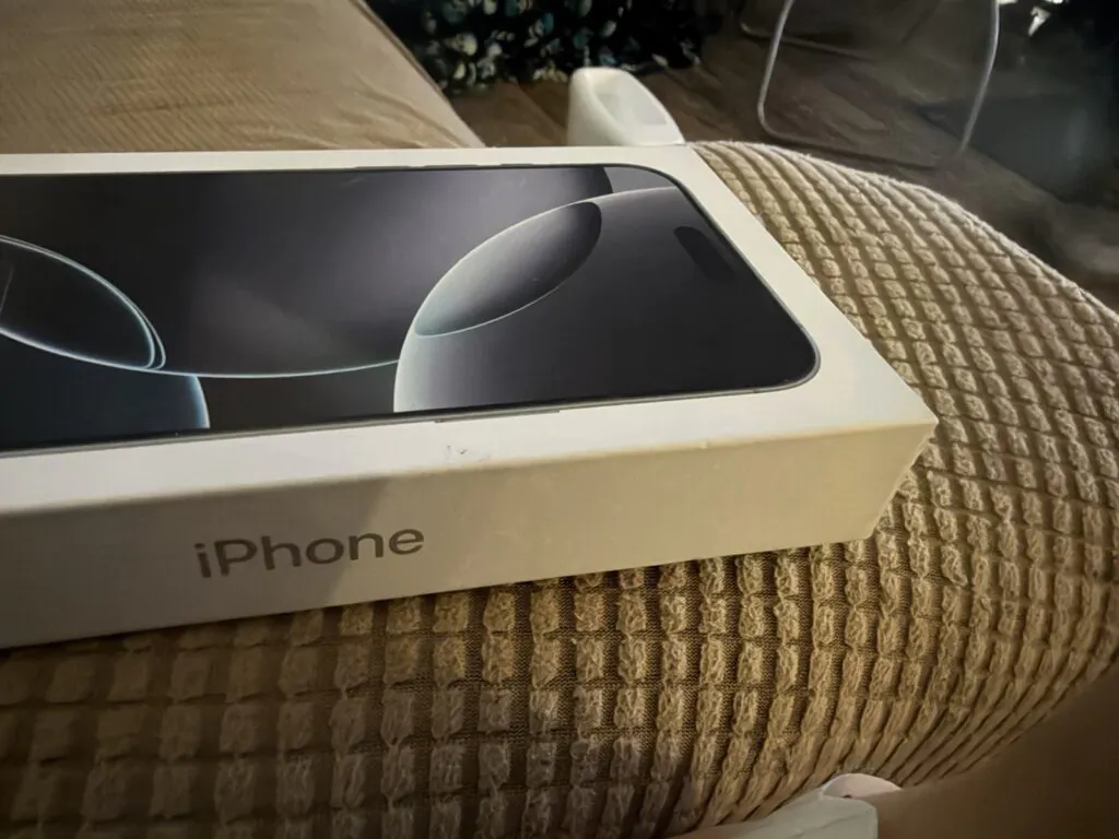 Apple iPhone 16 Pro Max 1TB White Unlocked iOS 6.9in 48MP Bar Style
