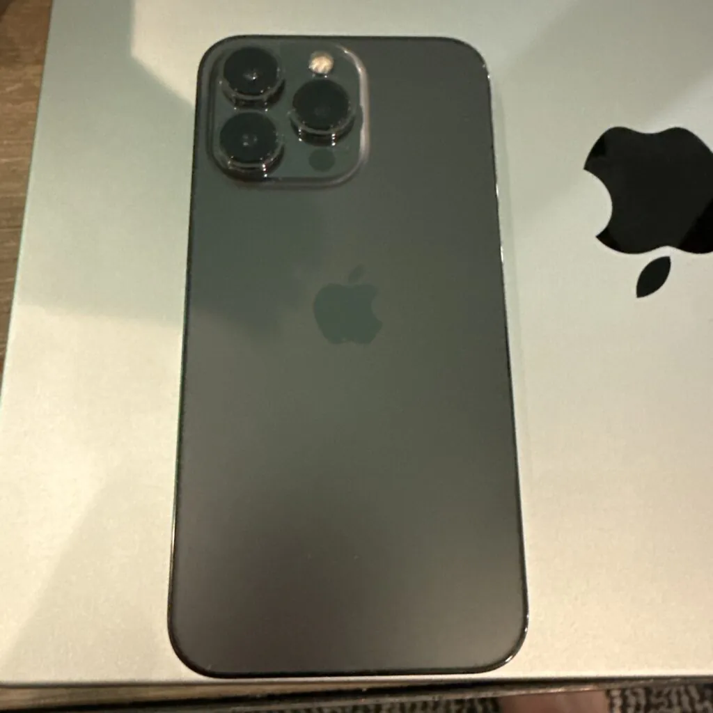 iPhone 13 Pro 128GB UNLOCKED EUC.