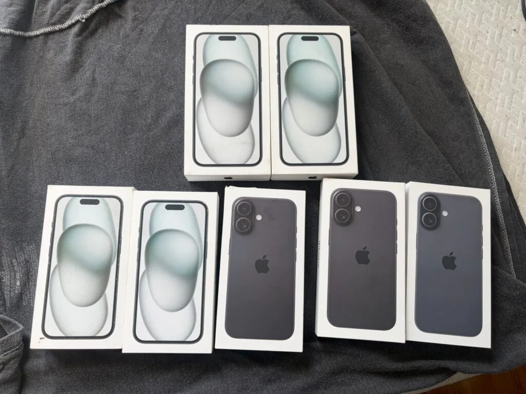 iPhone 15/15 Plus/16/17 Boxes