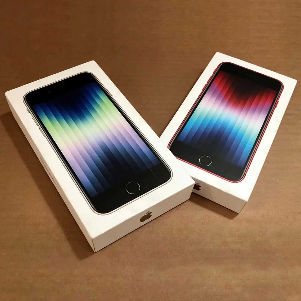 New Sealed Apple iPhone SE 3rd Gen (2022) 64GB/128GB/256GB Factory Unlocked