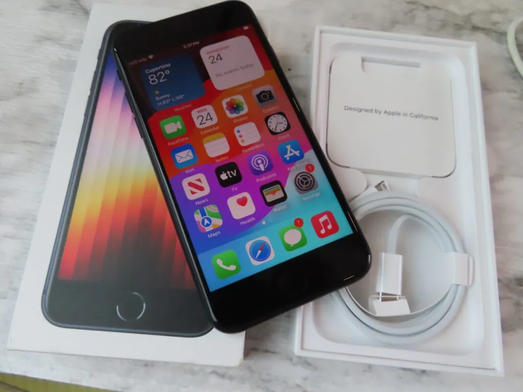 Apple Iphone SE 3rd generation 2022 64GB Black (Unlocked) new condition original