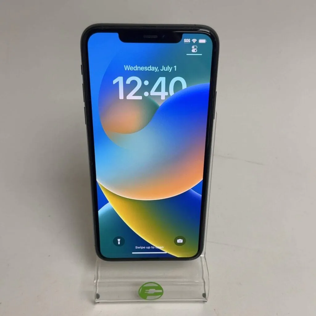 Broken Unlocked Apple iPhone 11 Pro Max 256GB 16.4.1 MWG92LL/A Cracked Bad Batt