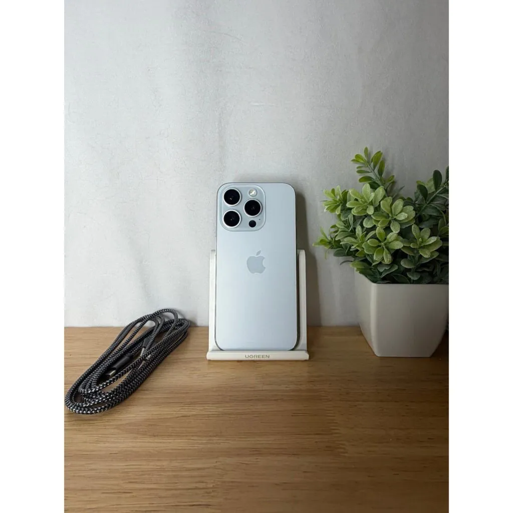 Apple iPhone 15 Pro 128GB in White Titanium – Fully Unlocked – Good Condition