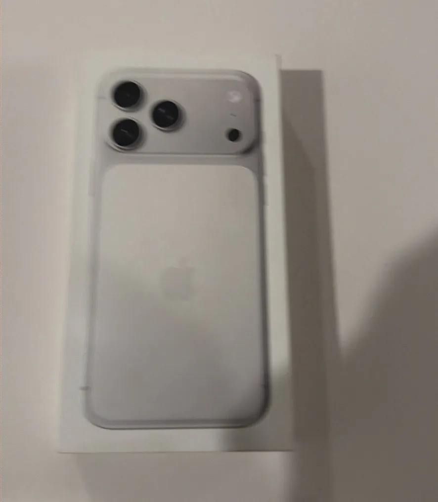 Apple iPhone 17 Pro Max 256GB Silver Unlocked 5G Bar Phone 20MP+ Camera
