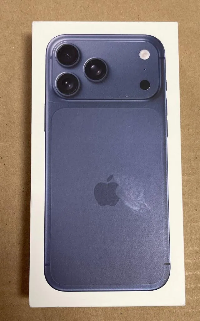 APPLE IPHONE 17 PRO MAX 256GB DEEP BLUE (CARRIER UNLOCKED) BRAND NEW SEALED.