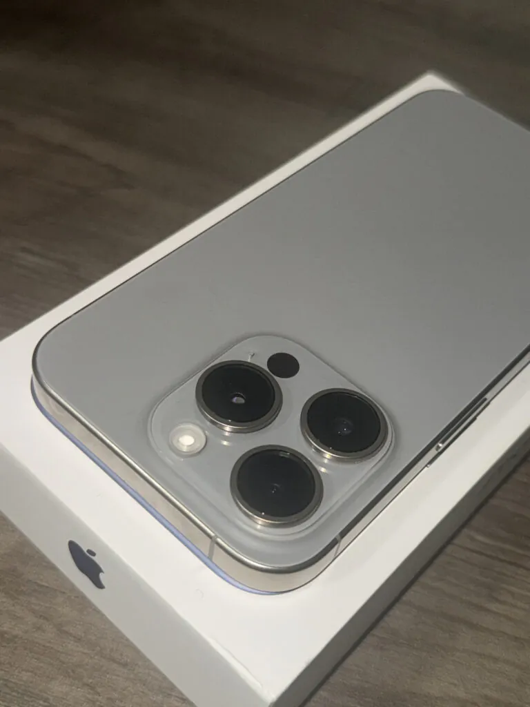 Apple iPhone 15 Pro – 128 GB – Natural Titanium (Unlocked)