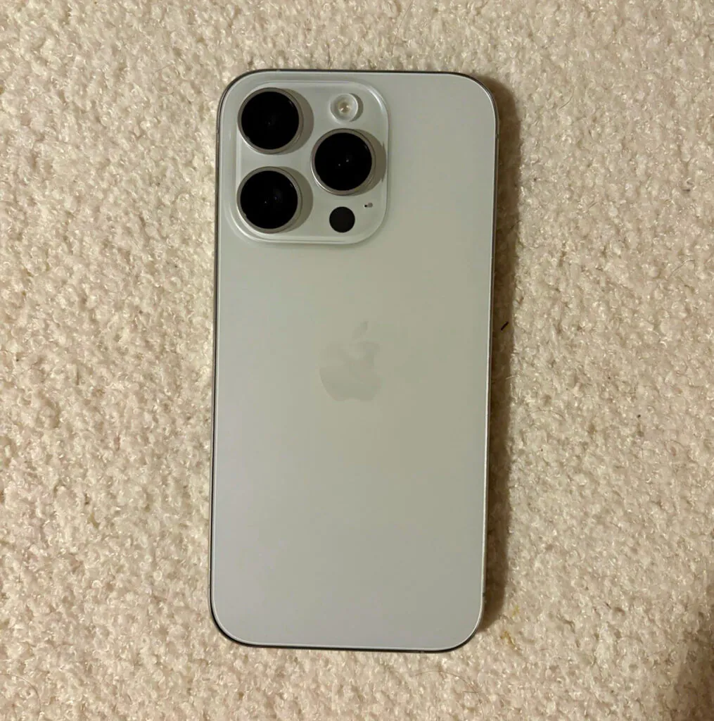 Apple iPhone 15 Pro 256GB – White – 12MP Camera (Great Condition)