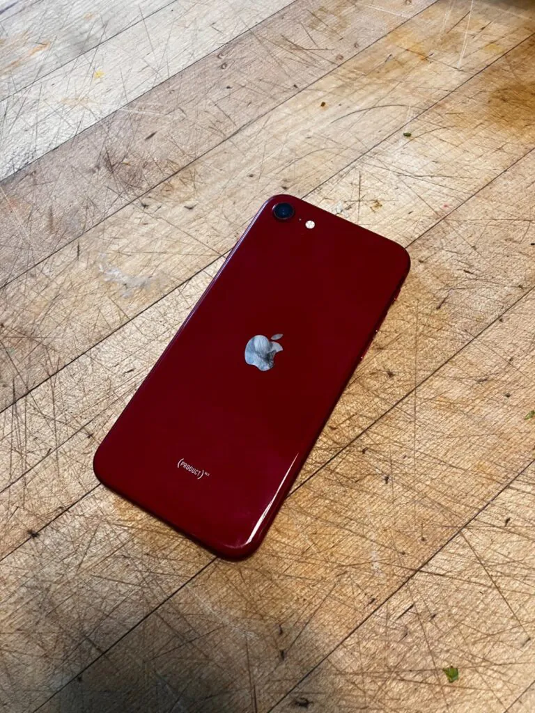Apple iPhone SE (2022) – 128 GB – (PRODUCT)RED (Unlocked)