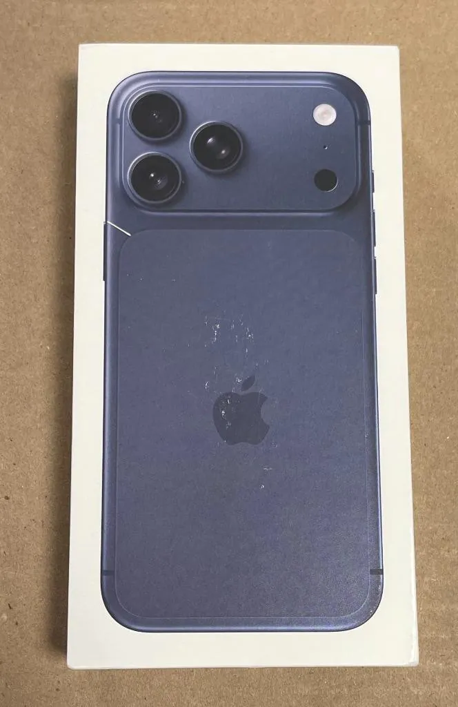 APPLE IPHONE 17 PRO MAX 256GB DEEP BLUE (CARRIER UNLOCKED) BRAND NEW SEALED.