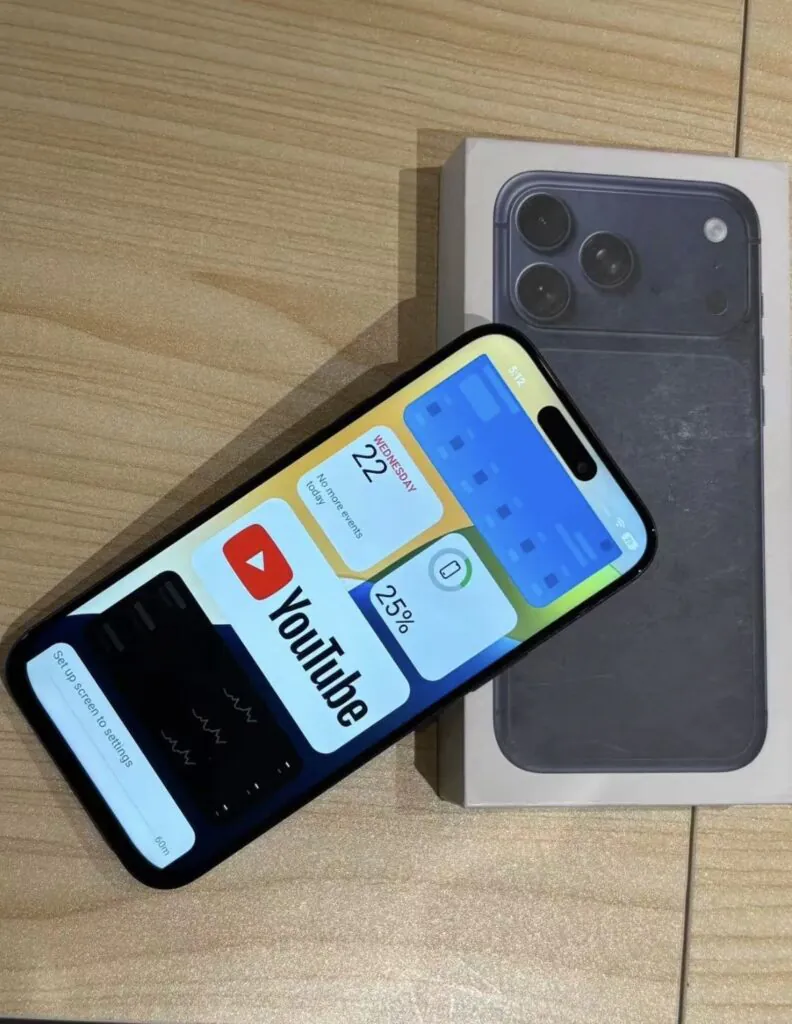 Apple Iphone 17 pro max One Size