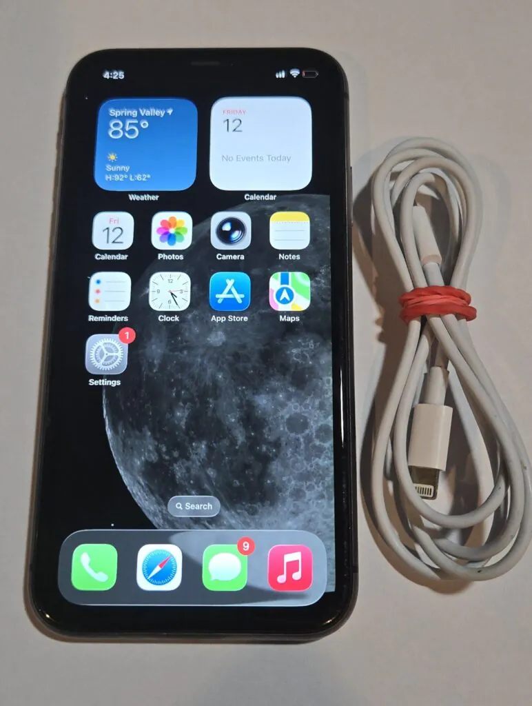 Apple iPhone 11 – 64 GB – Black (Unlocked) Smartphone -Very Good Condition