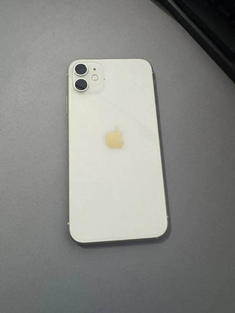 iPhone 11 Unlocked 64GB. White