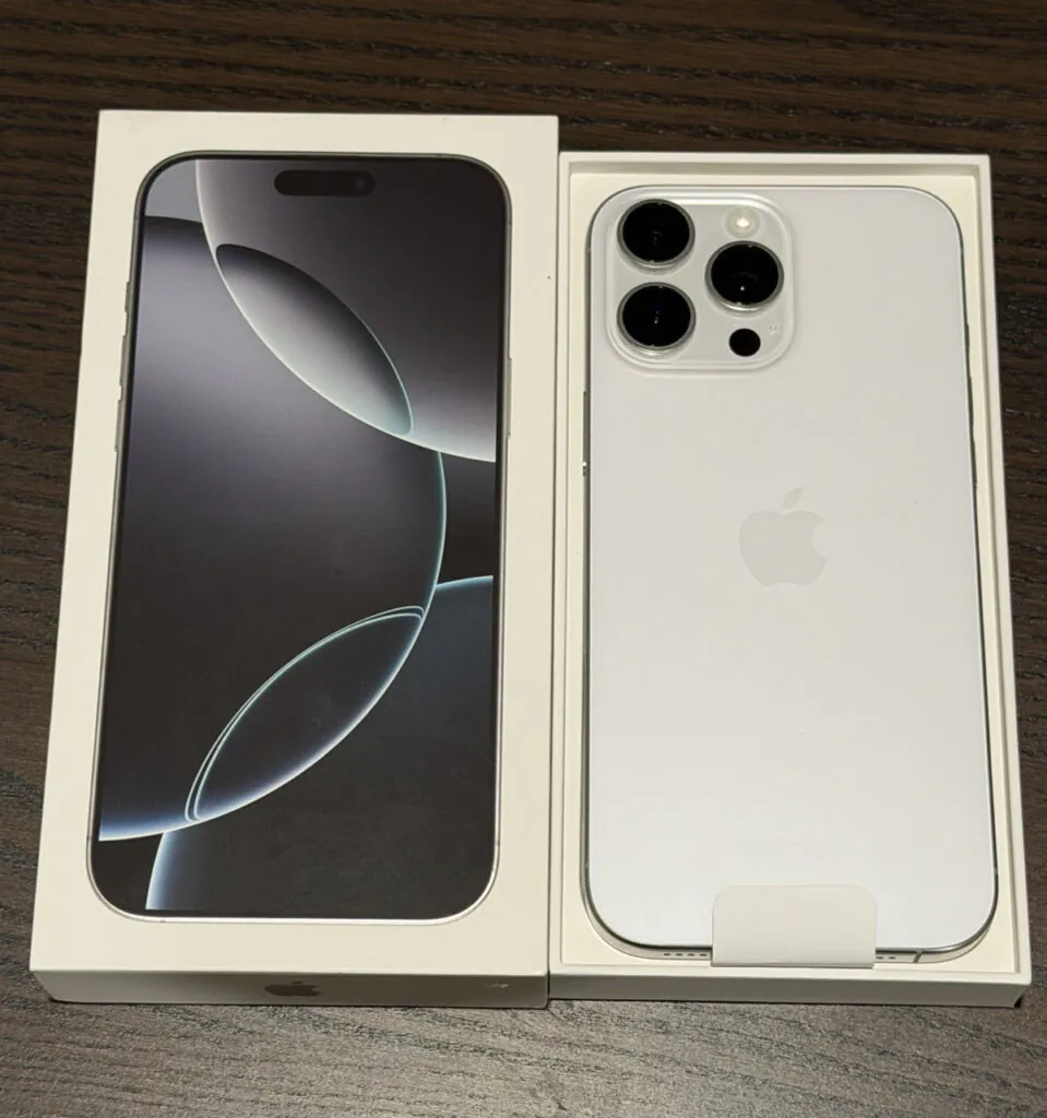Apple iPhone 16 Pro Max 512GB (Unlocked) White Titanium AppleCare Included