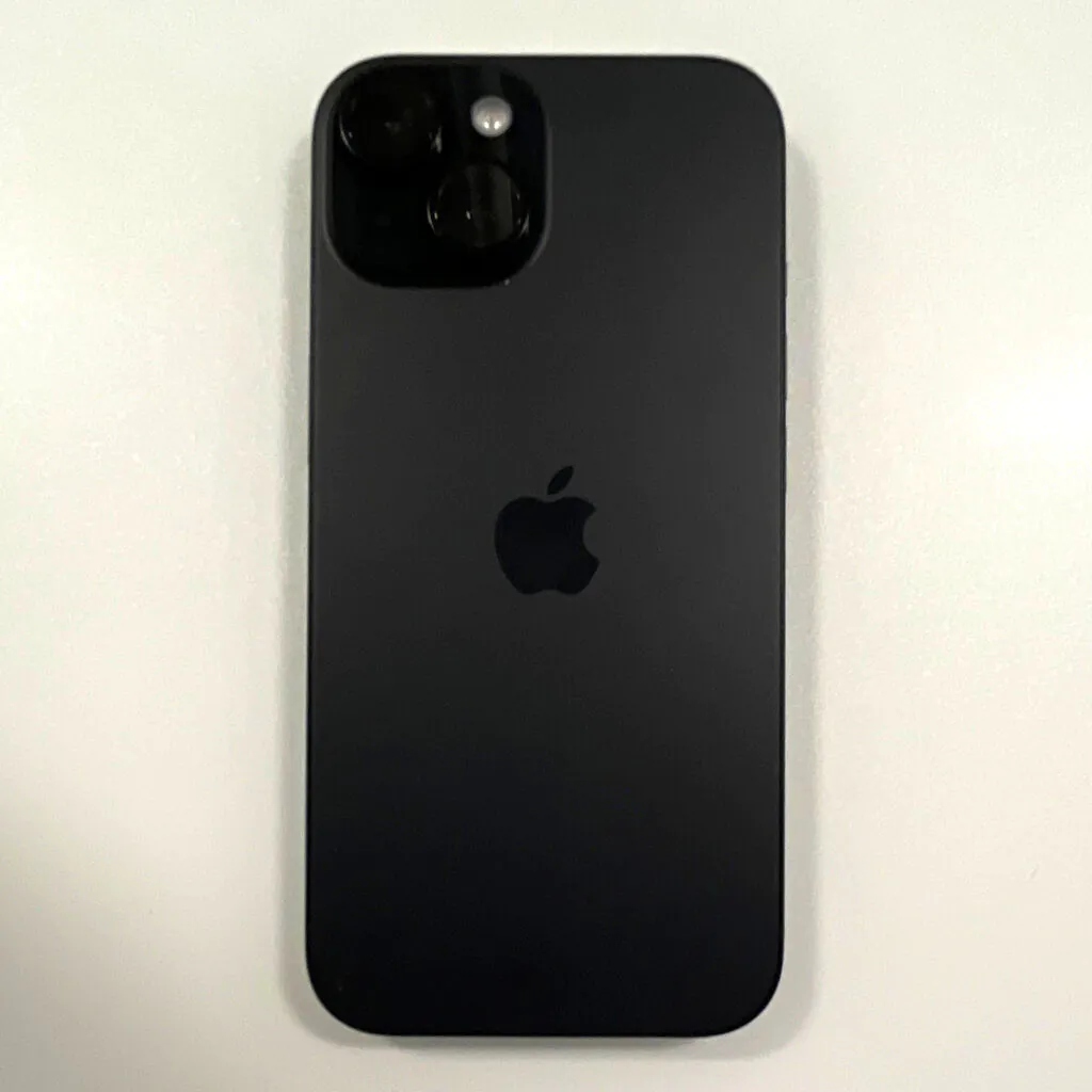 Apple iPhone 15 128GB Black Unlocked 6.1in iOS A16 Bionic-Some small scratches.
