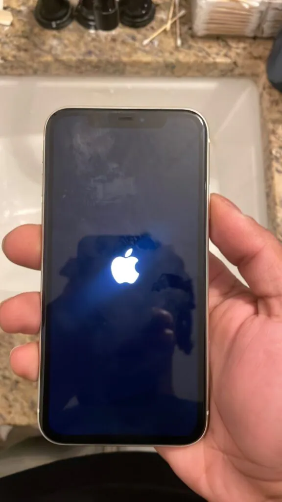 Apple iPhone 11 – 128 GB – White (Unlocked)