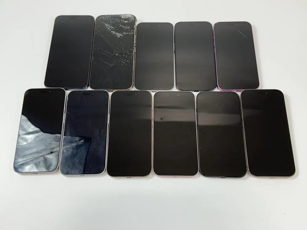 Apple iPhone 15, iPhone 15 Pro Max, iPhone 16 Pro, iPhone 16 Pro Max – Lot of 11