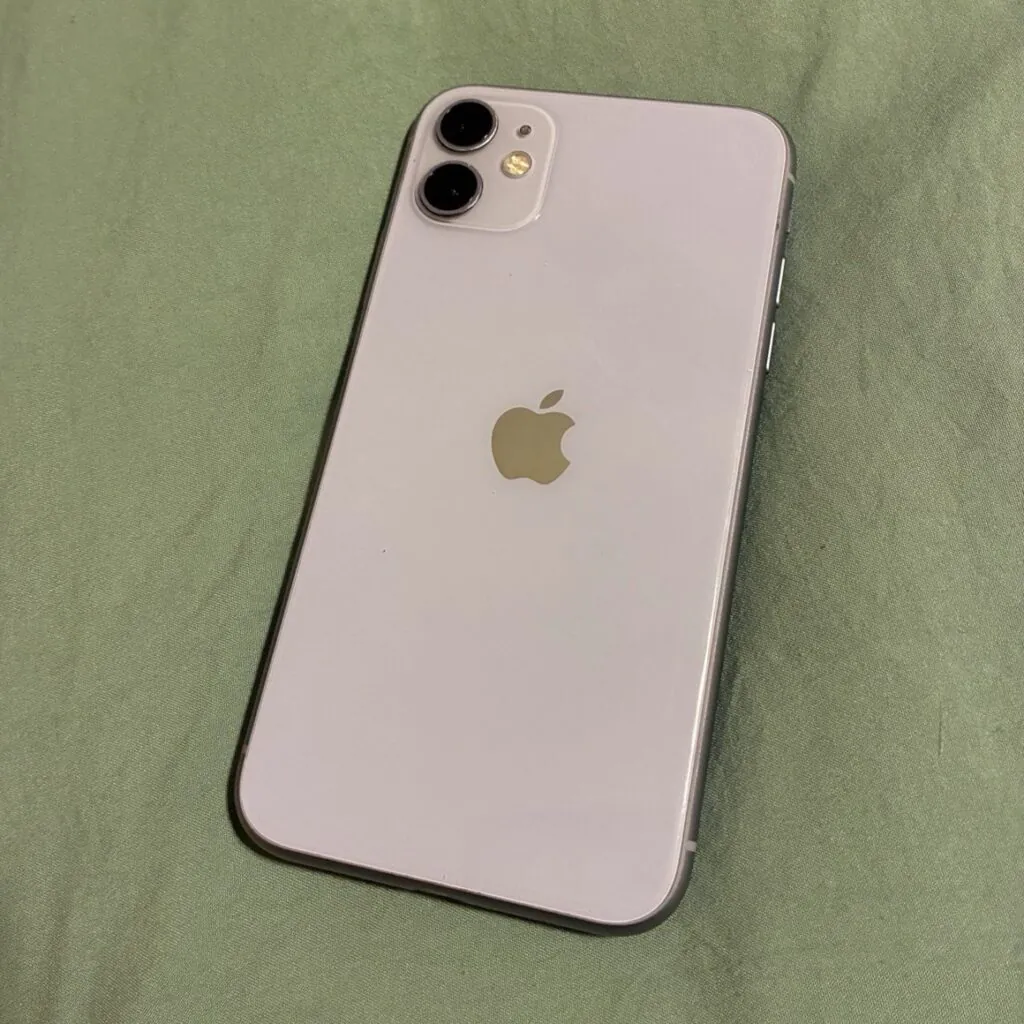Apple iPhone 11 128GB – Purple (WORKS!)