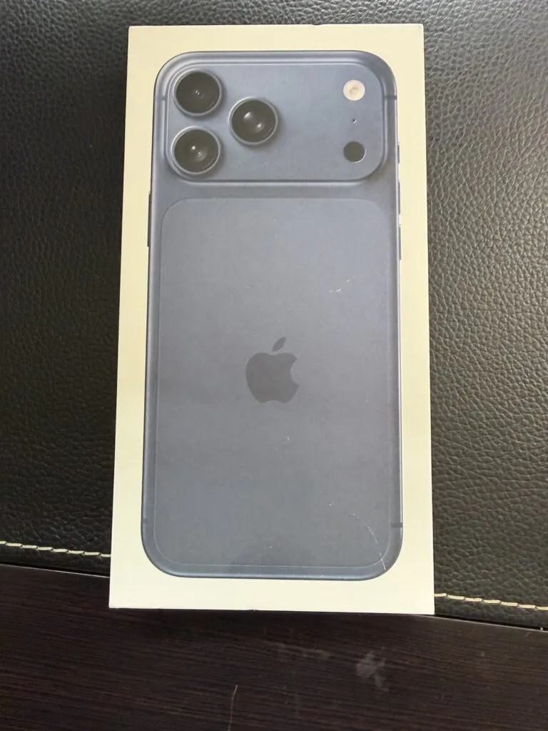 NEW & SEALED Apple iPhone 17 Pro Max 256GB  Deep Blue FACTORY Unlocked