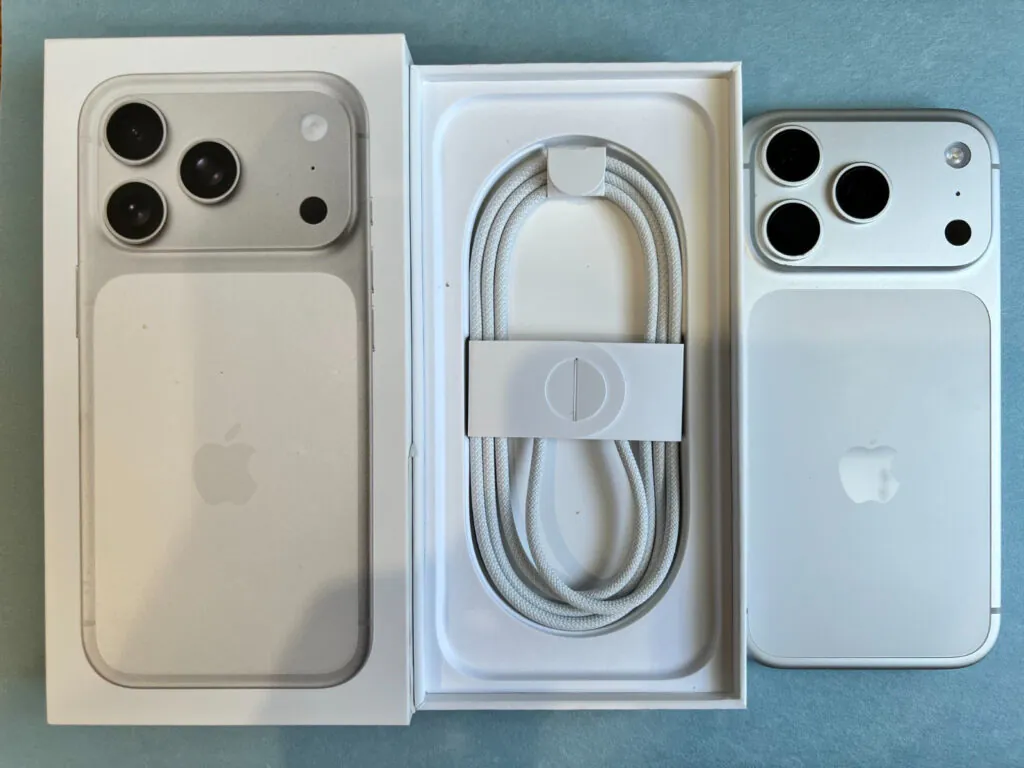 Apple iPhone 17 Pro – 256 GB – Silver (Unlocked) A3256 Excellent Condition