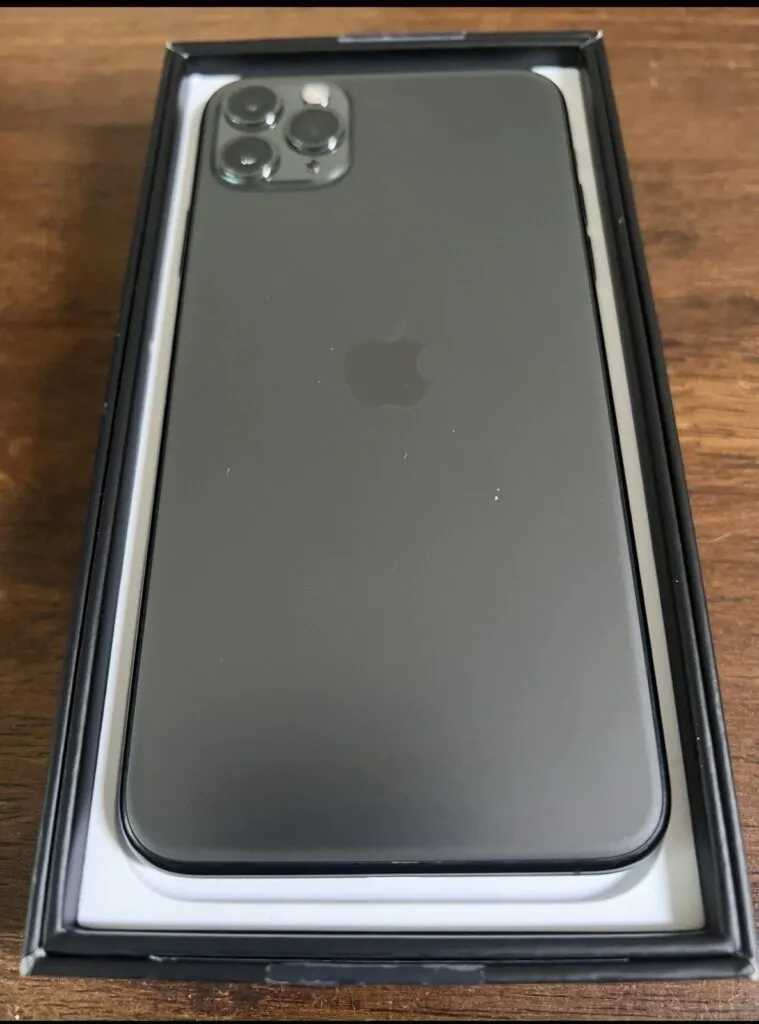 Apple iPhone 11 Pro Max – 256GB – Unlocked – midnight green color