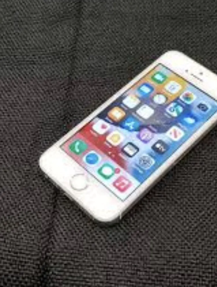 Apple iPhone SE 3rd. Gen. 2022 White  Smartphone