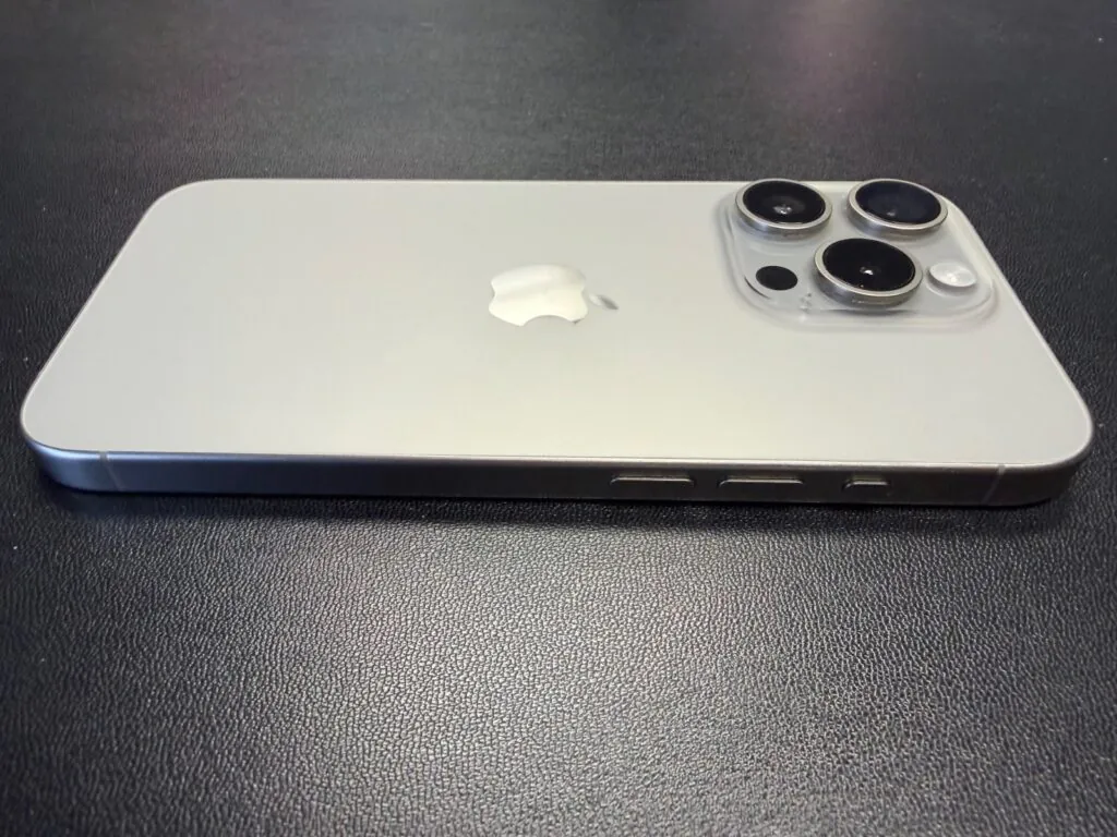 Apple iPhone 15 Pro – 256 GB – Natural Titanium (Unlocked)
