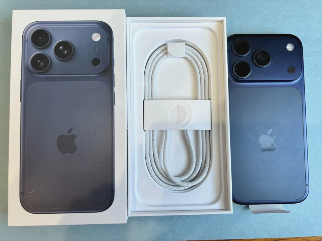 Apple iPhone 17 Pro – 256 GB – Deep Blue (Unlocked) A3256 Excellent Condition