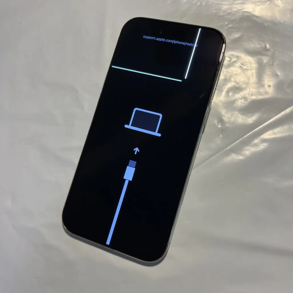 Apple iPhone 17 Air – 256GB (Unlocked) RESTORE ERROR – BAD LCD  (#T987)